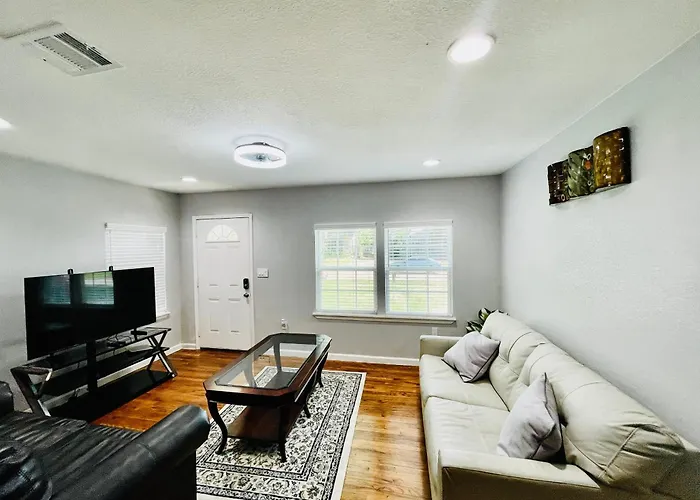 Spacious Location! 15 Minutes From Downtown Dallas