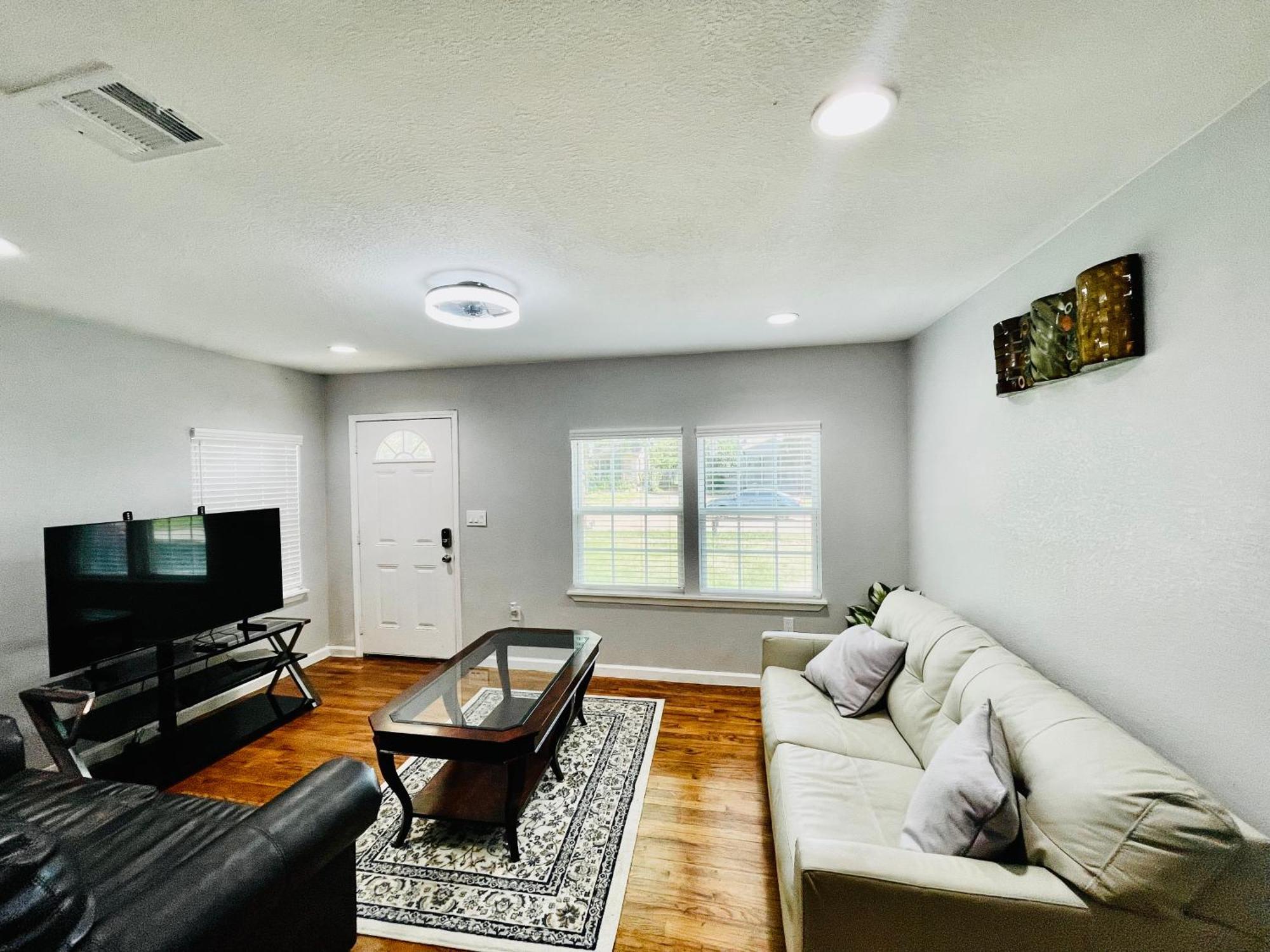 Apartment Spacious Location! 15 Minutes From Downtown