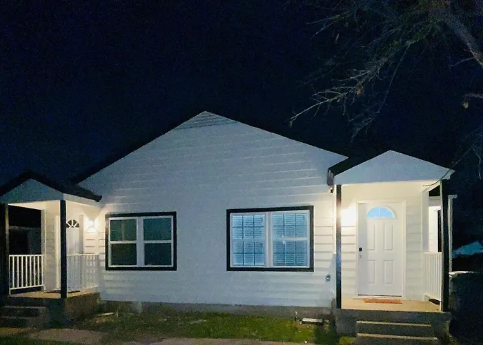 Spacious Location! 15 Minutes From Downtown Dallas