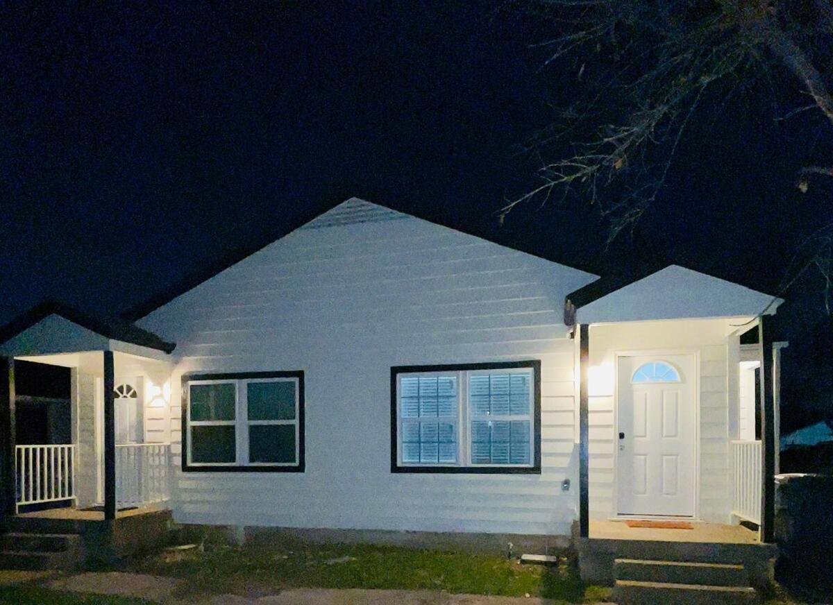 Spacious Location! 15 Minutes From Downtown Dallas